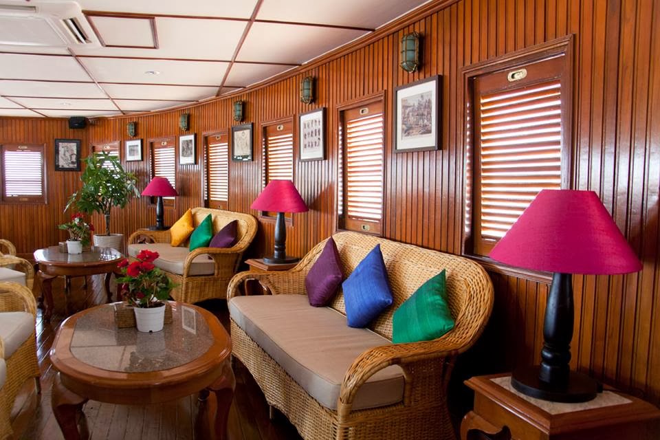 Pandaw RV Mekong Pandaw Saloon.jpg